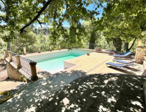 Bastide provençale familiale, grande piscine, prés d'Aix en pleine nature